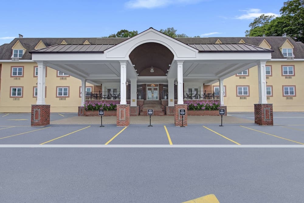 The roslyn tapestry collection by hilton hotel in undefined