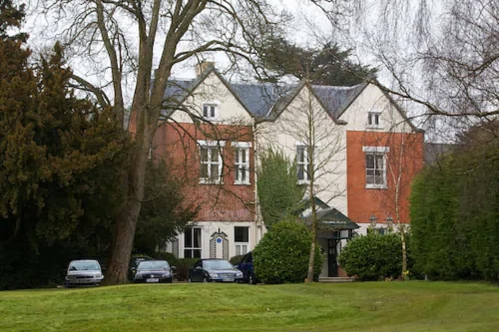Coulsdon manor hotel and golf club hotel in undefined