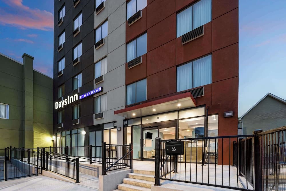 Days inn by wyndham staten island hotel in undefined
