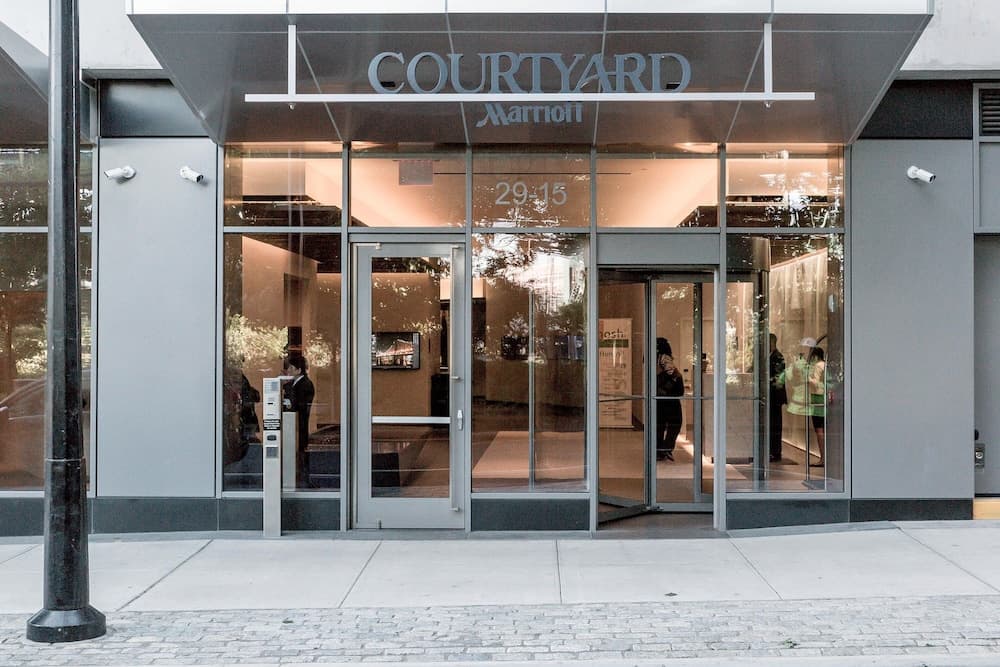 Courtyard long island city new york manhattan view hotel in undefined