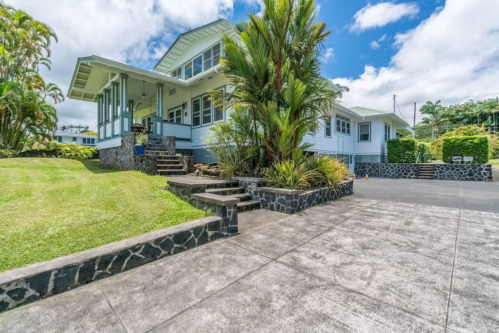 Old hawaiian b and b hotel in undefined