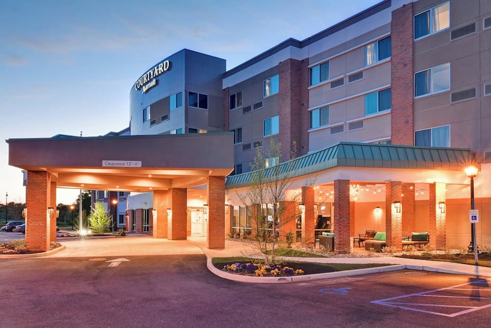 Courtyard by marriott long island islip courthouse complex hotel in undefined