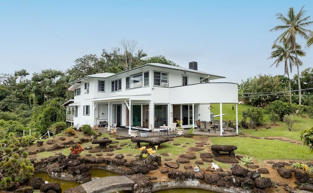 Hilltop vacation rental hotel in undefined