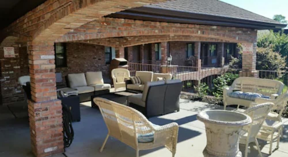 Chalet inn suites centerport hotel in undefined