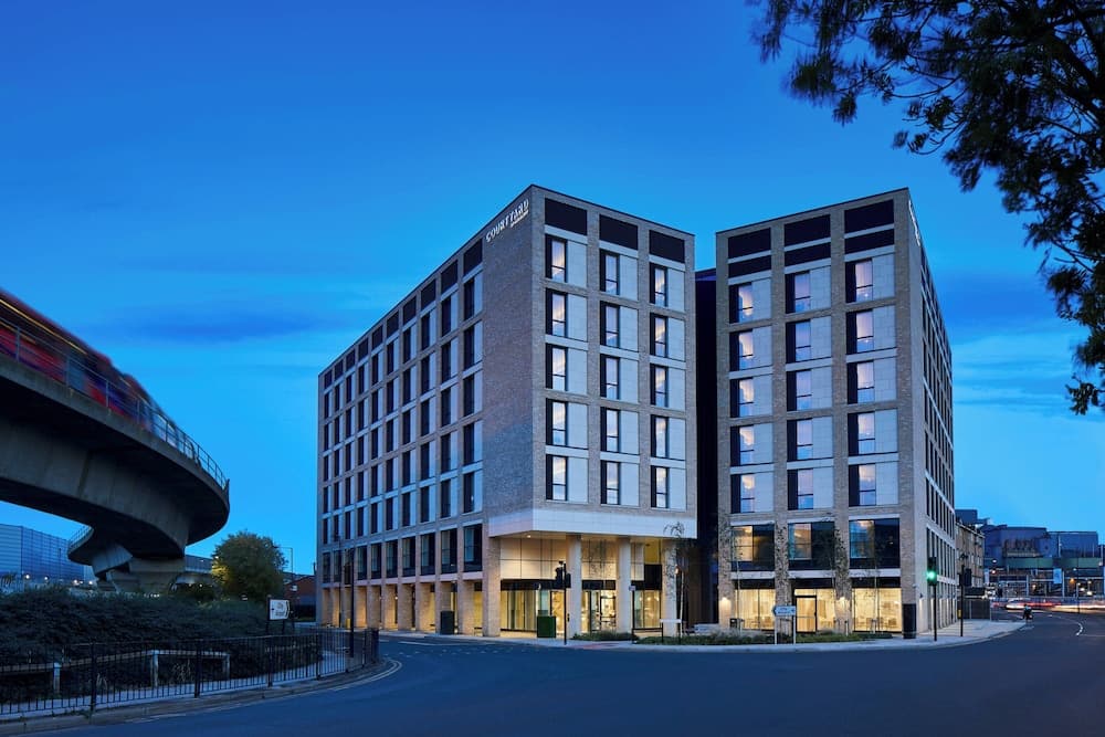 Courtyard by marriott london city airport hotel in undefined